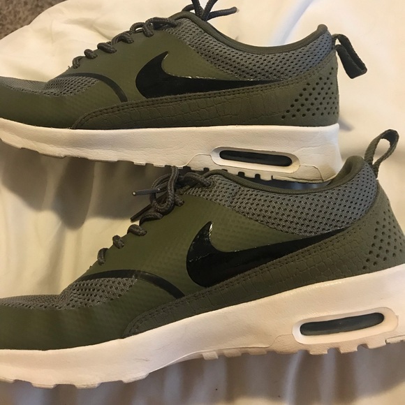 nike military green sneakers